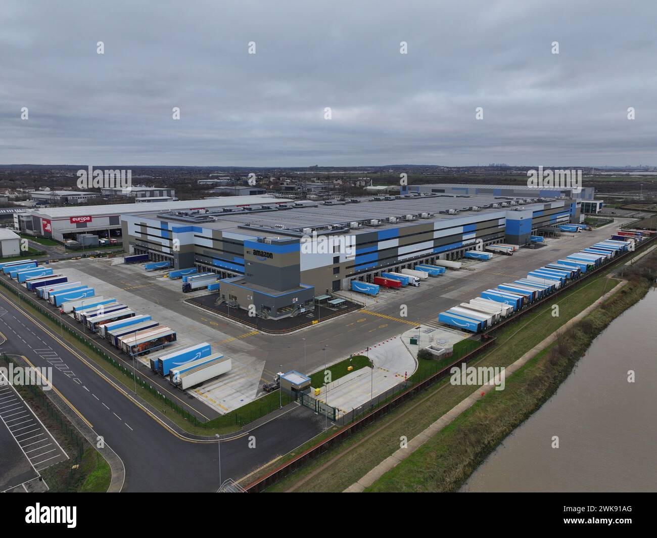 Amazon warehouse, Dartford, Kent, Royaume-Uni - 12 janvier 2023 photos aériennes du centre de distribution Amazon LCY3 Banque D'Images