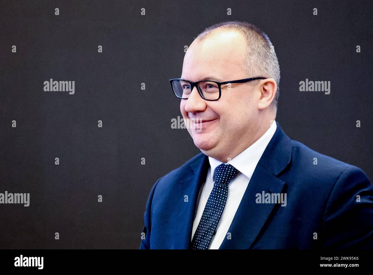 Varsovie, Pologne, 19 février 2024. Le ministre de la Justice de Pologne, Adam Bodnar, assiste à une conférence de presse du premier ministre polonais Donald Tusk et du premier ministre suédois Ulf Kristensson lors d'une réunion bilatérale dans l'Cancellaire du premier ministre sur la rue Ujazdowska à Varsovie, la capitale de la Pologne. L'adhésion de la Suède à l'OTAN et les questions de sécurité régionale après la guerre russe contre l'Ukraine sont à l'ordre du jour. Crédit : Dominika Zarzycka/Alamy Live News Banque D'Images