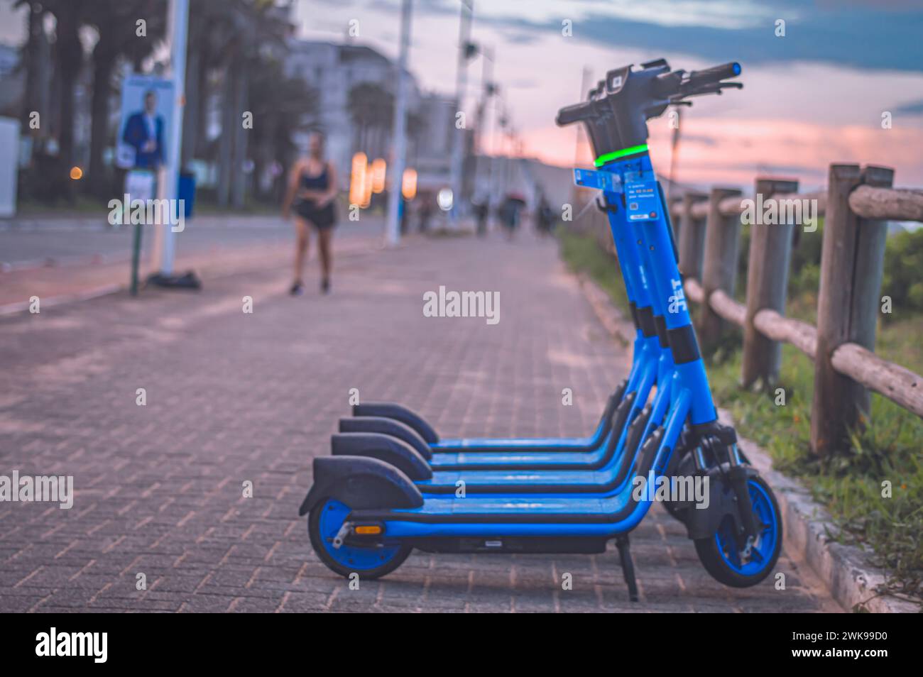 Itajaí-SC, brésil- 01 février 2024, scooters électriques de la compagnie jet s'est arrêté à Praia Brava à Itajaí , scooters loués pour les touristes. Banque D'Images