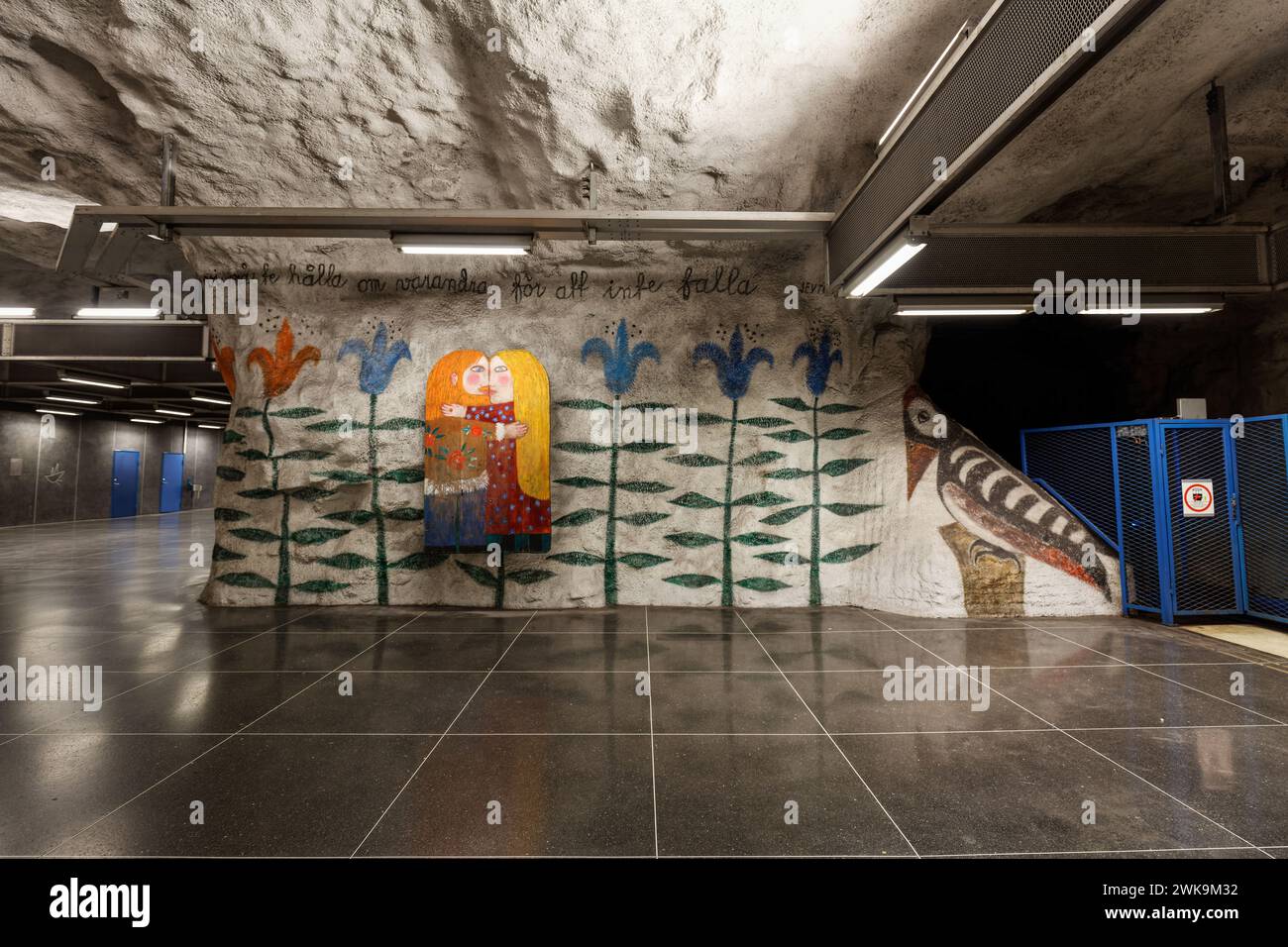 Métro Tensta, station de métro sur la ligne bleue Stockholm Tunnelbana à Tensta, Stockholm. Artistes : Helga Henschen et Arne Sedell. Banque D'Images