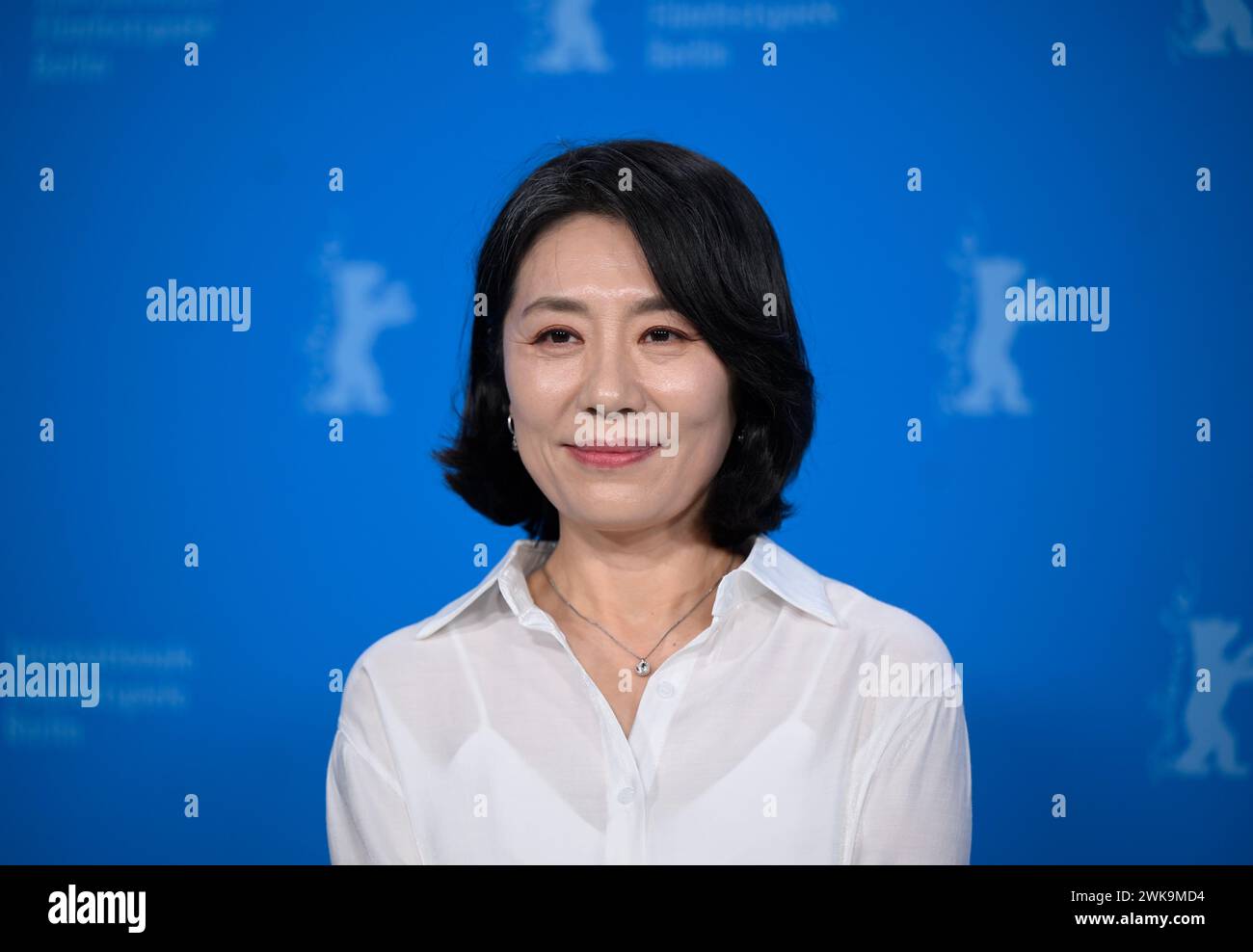 Berlin, Allemagne. 19 février 2024. L'actrice Cho Yunhee à la photocall du film 'Yeohaengjaui pilyo' (anglais : 'Travelers Needs', section compétition) à la Berlinale. Le 74ème Festival International du film de Berlin aura lieu du 15 au 25 février 2024. Crédit : Monika Skolimowska/dpa/Alamy Live News Banque D'Images