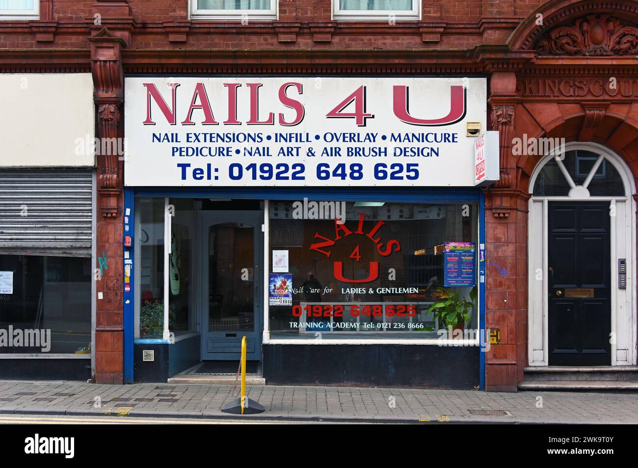 NAILS 4 U, salon de manucure. Bridge Street, Walsall, West Midlands, Angleterre, Royaume-Uni, Europe. Banque D'Images