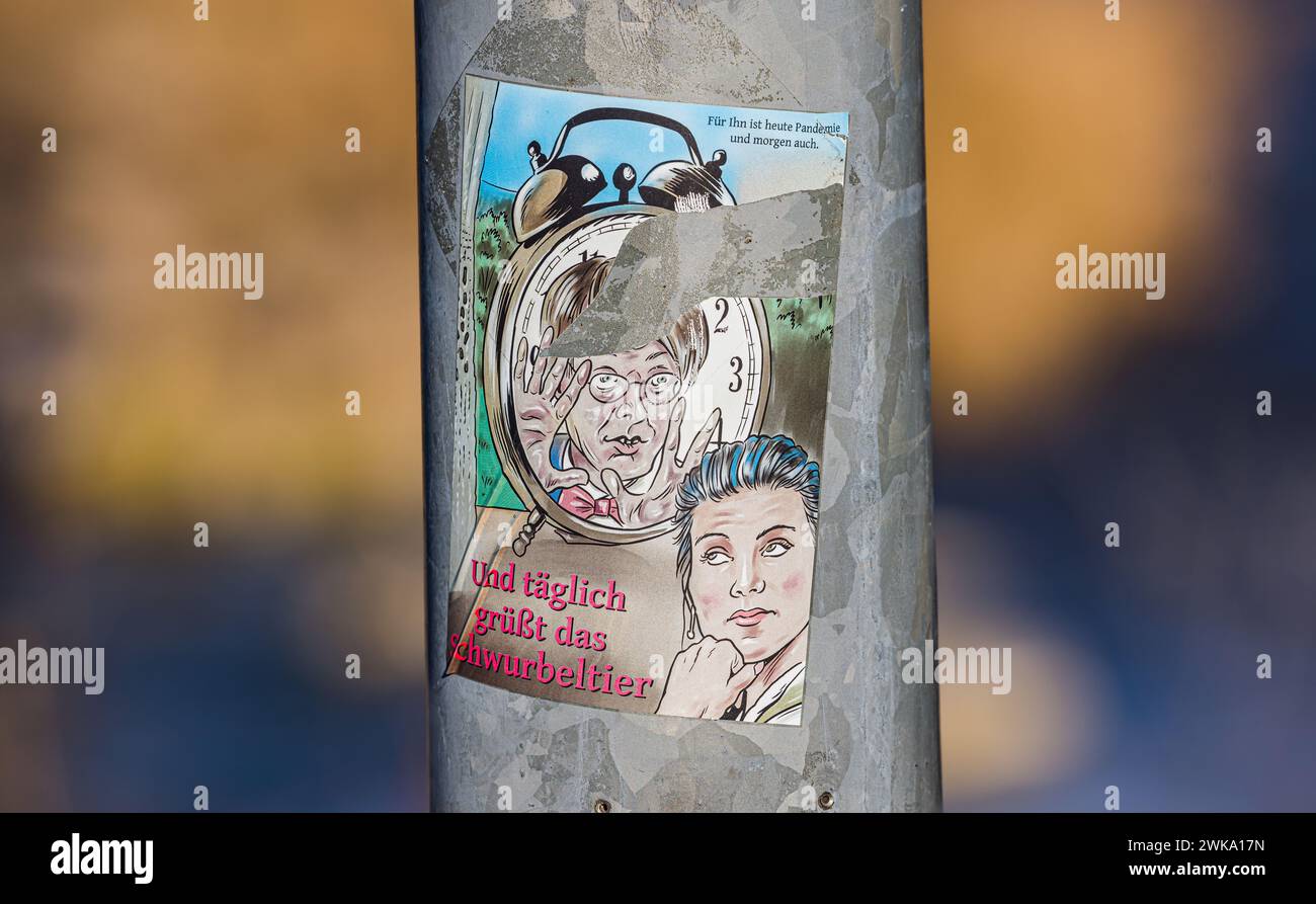 Ein Sticker mit der Aufschrift 'und täglich grüsst das Schwurbeltier', weisst auf die Problematik Hin, dass SPD-Gesundheitsminister Karl Lauterbach we Banque D'Images
