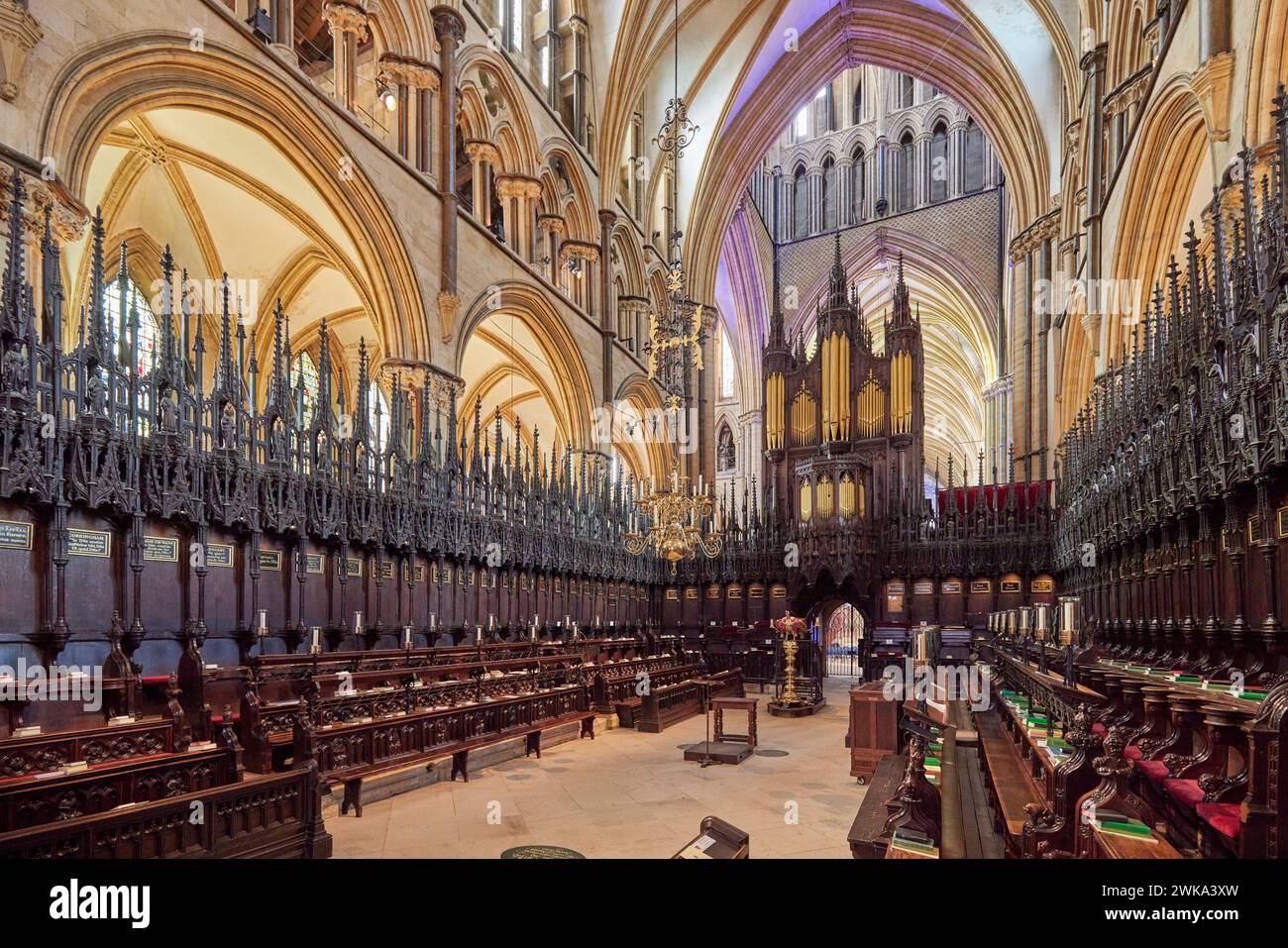Le Sanctuaire. Également connu sous le nom de chœur d'ange du 14ème siècle et maître-autel de la cathédrale de Lincoln, Lincoln, Lincolnshire, Angleterre, Royaume-Uni Banque D'Images