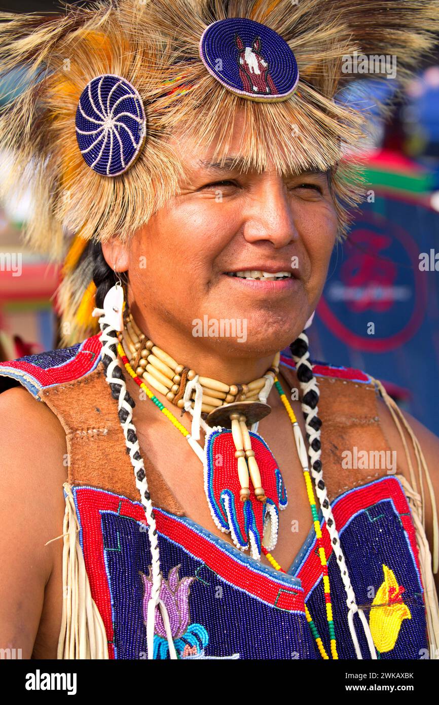L'homme à regalia, Pi-Ume-Sha traité, la réserve indienne de Warm Springs, Oregon Banque D'Images