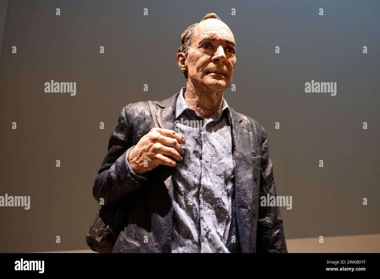 Sculpture de Sir Tim Berners-Lee inventeur du World Wide Web ( www ) à la National Portrait Gallery London UK par le sculpteur Sean Henry Banque D'Images