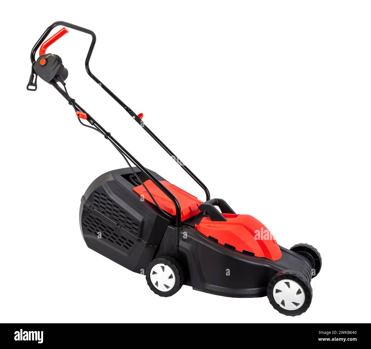 Tondeuse électrique pour l'entretien du jardin isolé sur fond blanc. Banque D'Images