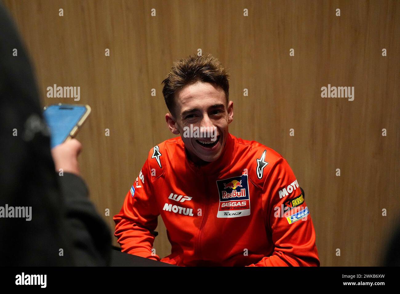 19 février 2024, circuit international de Losail, Doha, essais de MotoGP au Qatar 2024, dans la photo Pedro Acosta d'Espagne, GasGas Factory Racing Tech 3 dans une interview. Banque D'Images