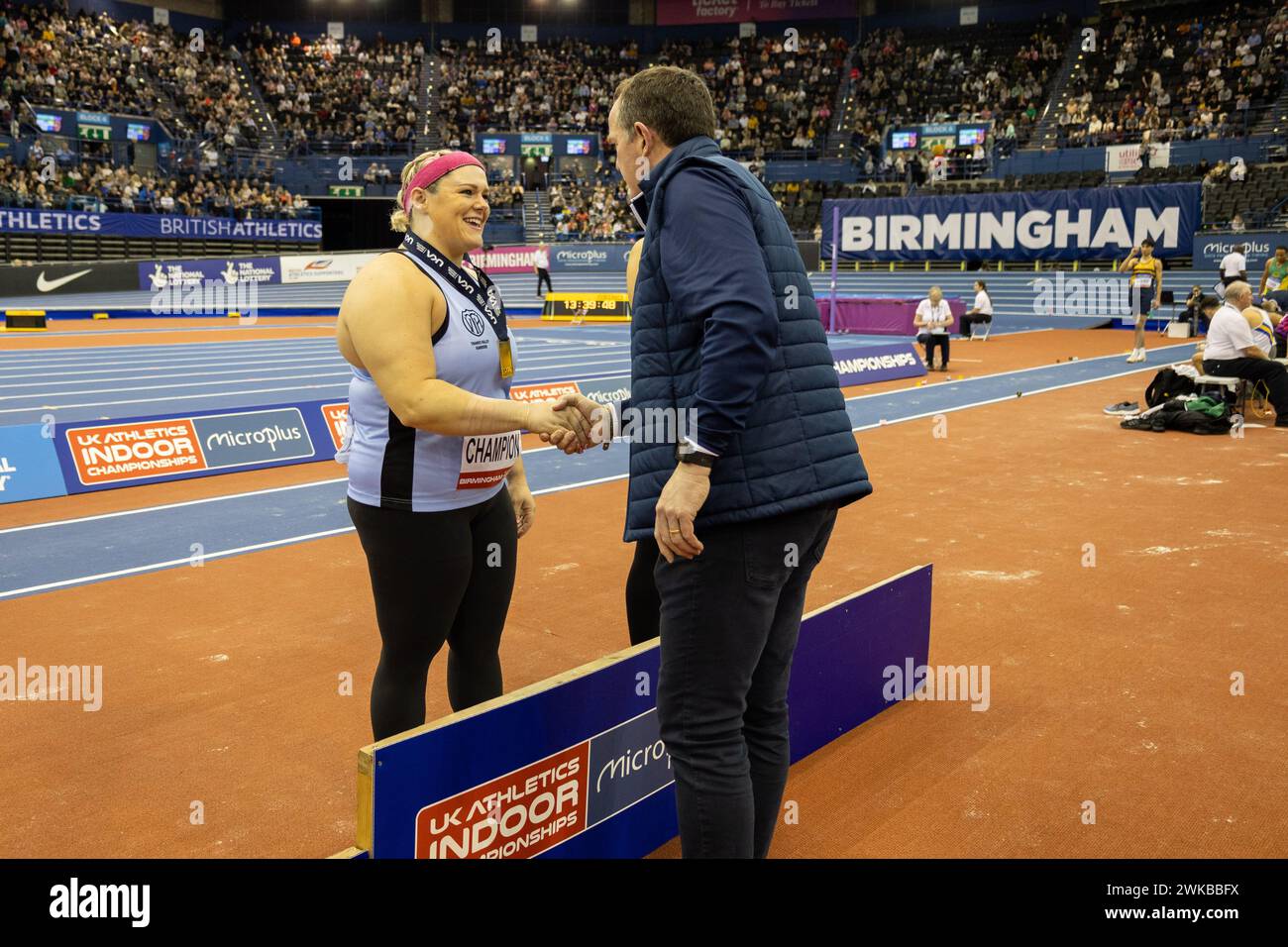 Birmingham, 18 février 2024, CAMPBELL Amelia, VINCENT Serena et MCKINNA Sophie, Shot put Women podium Pictures, crédit : Aaron Badkin/Alamy Live News Banque D'Images