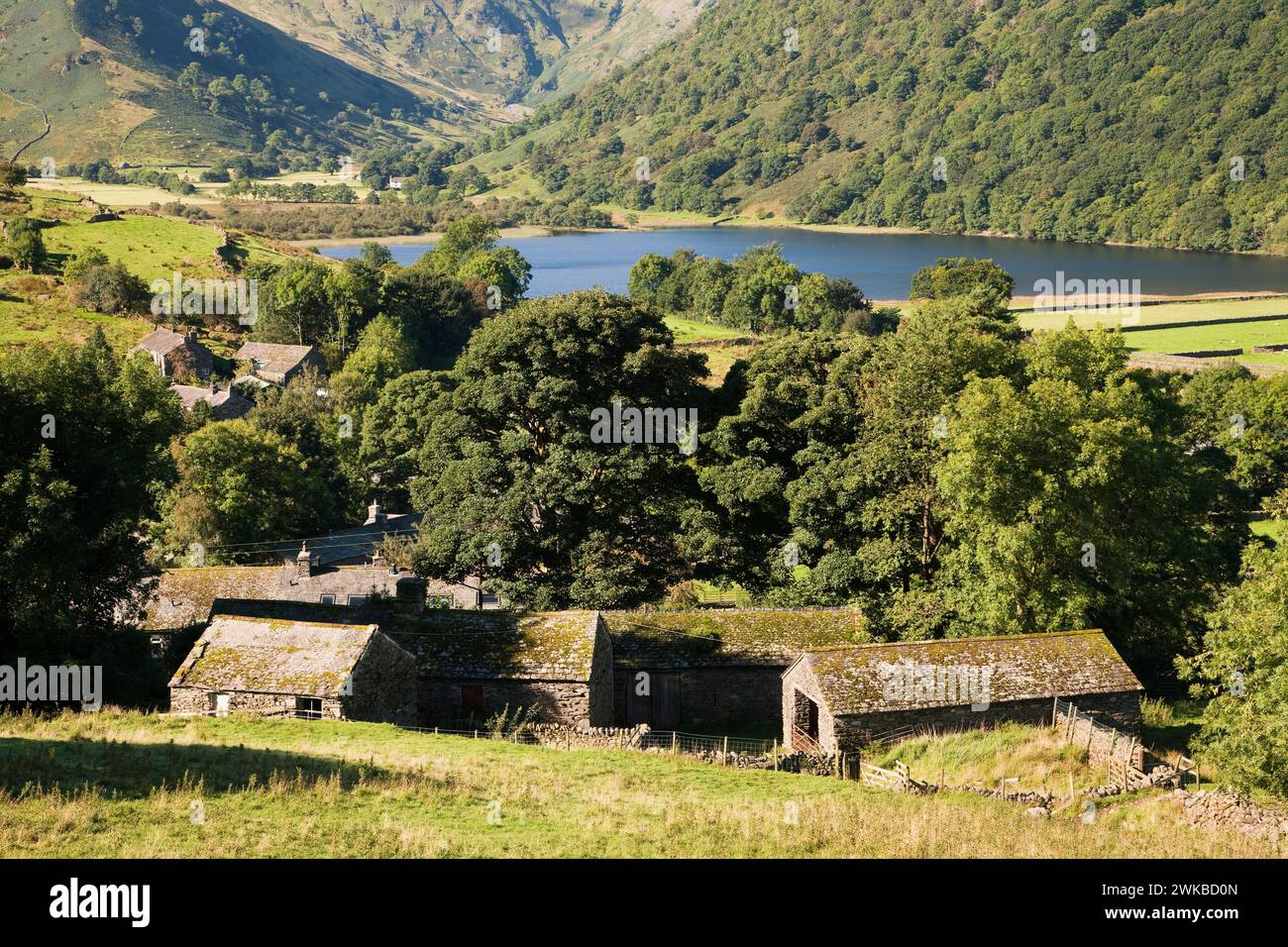 Le village de Hartsop et un lointain Brothers Water, Lake District, Royaume-Uni Banque D'Images