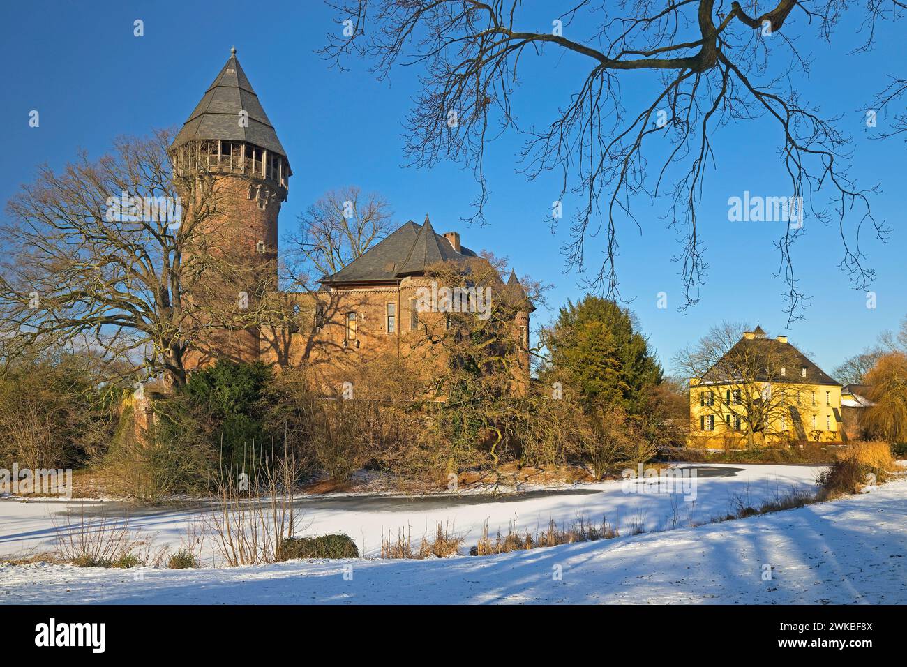 Château de Linn château fossé à Krefeld-Linn en hiver, Allemagne, Rhénanie du Nord-Westphalie, Krefeld Banque D'Images