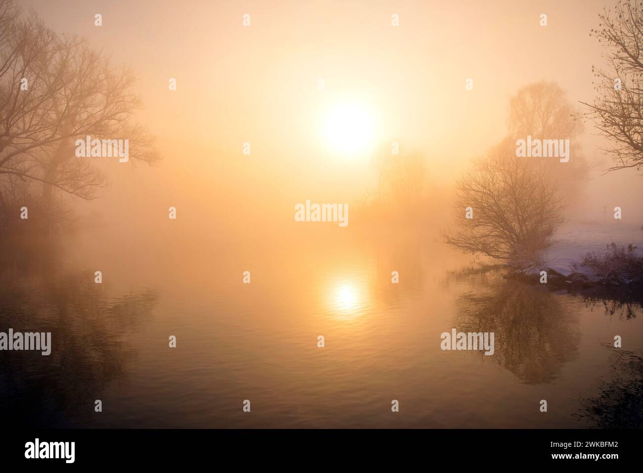 Ruhr en hiver dans le brouillard tôt le matin, Allemagne, Rhénanie du Nord-Westphalie, région de la Ruhr, Witten Banque D'Images