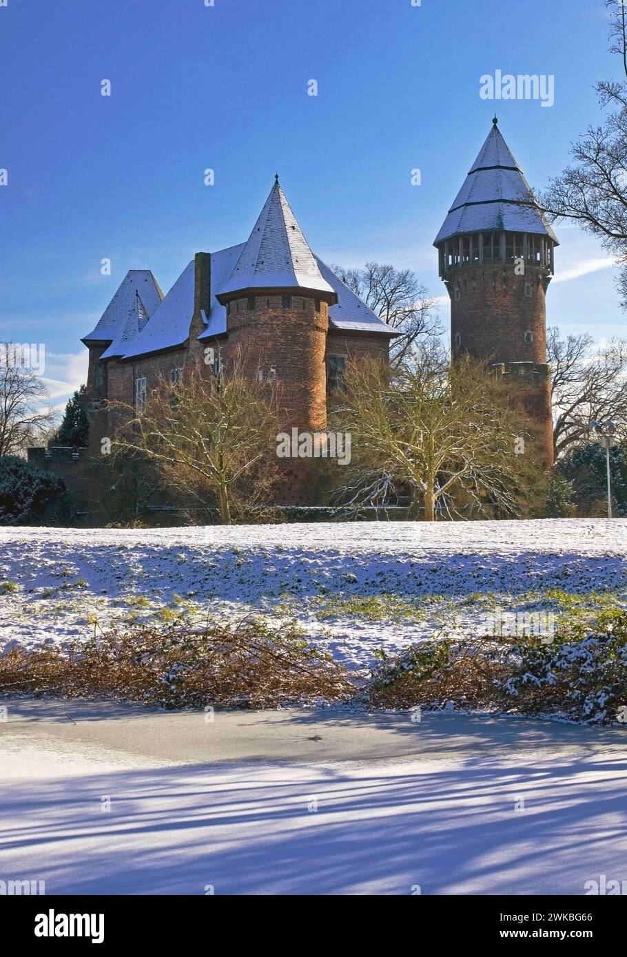 Château de Linn château fossé à Krefeld-Linn en hiver, Allemagne, Rhénanie du Nord-Westphalie, Krefeld Banque D'Images