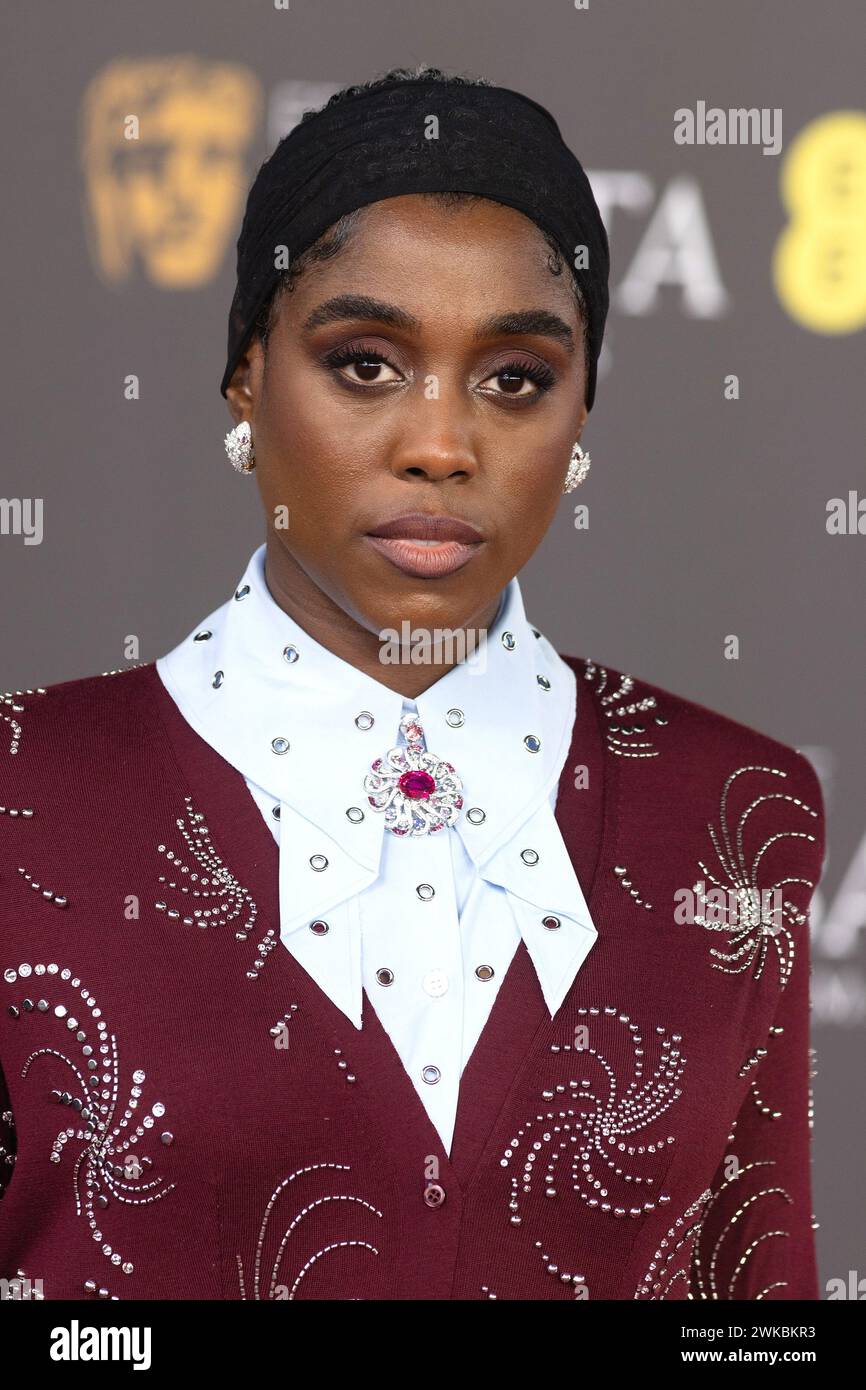 Londres, Royaume-Uni. 18 février 2024. Lashana Lynch participe à la 77e édition des EE BAFTA film Awards, Arrivals, 2024 au Royal Festival Hall de Londres, au Royaume-Uni. Crédit : S.A. / Alamy Live News Banque D'Images