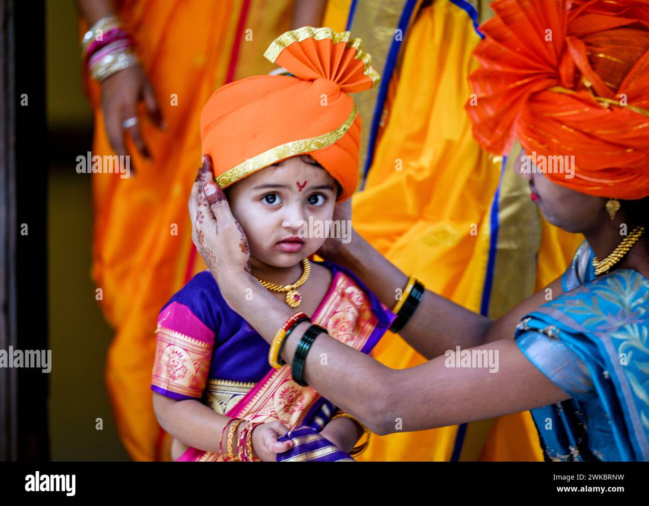 New Delhi, Inde. 19 février 2024. NEW DELHI, INDE - 19 FÉVRIER : des enfants maharashtriens en tenue traditionnelle ont participé aux célébrations de Shivaji Jayanti au Maharashtra Sadan le 19 février 2024 à New Delhi, en Inde. Chhatrapati Shivaji Maharaj est l'un des plus grands dirigeants maratha qui a sculpté une enclave dans le sultanat Adilshahi de Bijapur qui a marqué le début de l'Empire maratha. (Photo de Raj K Raj/Hindustan Times/Sipa USA) crédit : Sipa USA/Alamy Live News Banque D'Images