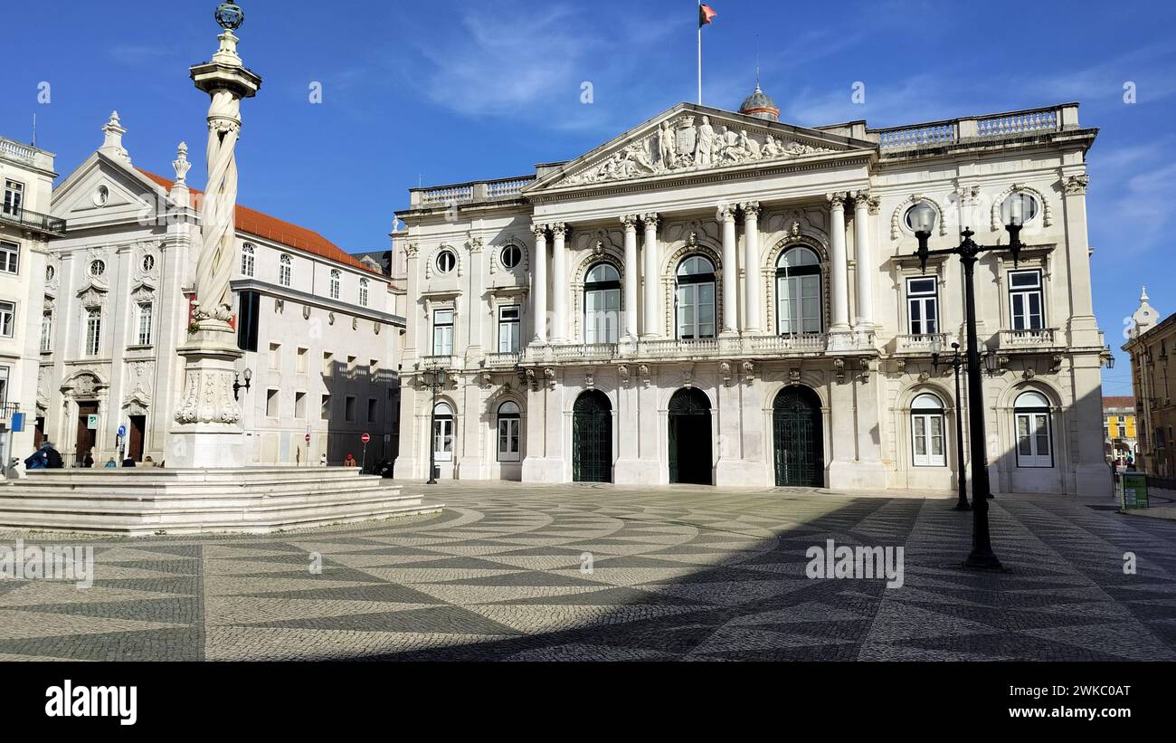 Hôtel de ville de Lisbonne, pilori de Lisbonne, Pelourinho de Lisboa, colonne de style manuel triple torsion au premier plan, Lisbonne, Portugal Banque D'Images