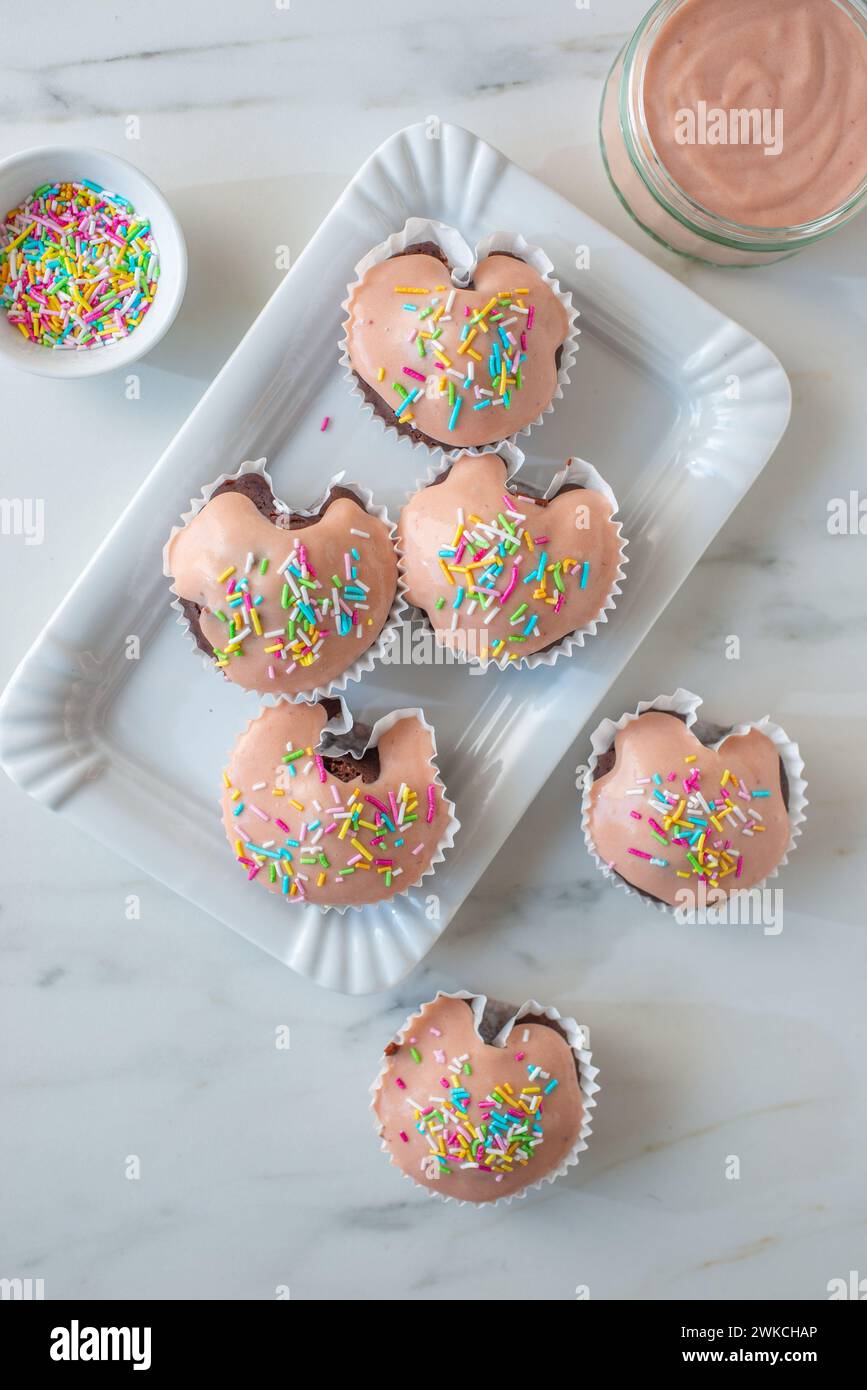 cupcakes au chocolat et aux fraises Banque D'Images