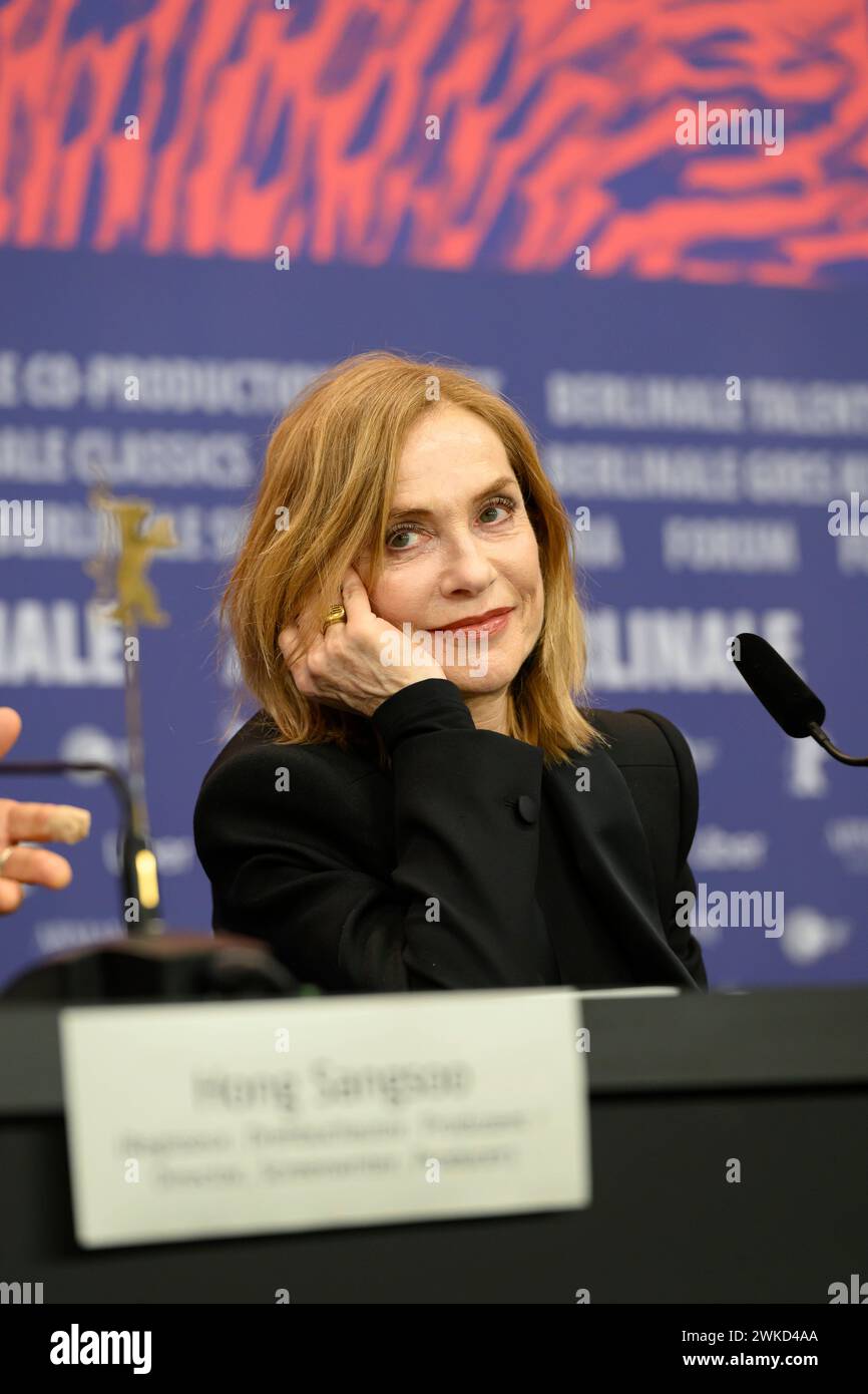 Isabelle Huppert BEI der Pressekonferenz zum film YEOHAENGJAUI PILYO, A TRAVELERS NEEDS von Hong Sangsoo BEI der Berlinale im Hyatt. Pressekonferenz *** Isabelle Huppert à la conférence de presse pour le film YEOHAENGJAUI PILYO, A TRAVELERS NEEDS de Hong Sangsoo à la Berlinale dans la conférence de presse Hyatt Banque D'Images