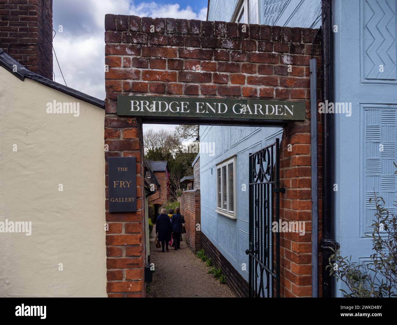 Entrée aux jardins de Bridge End et à la Fry Gallery, près de Castle St, Saffron Walden, Essex. Banque D'Images