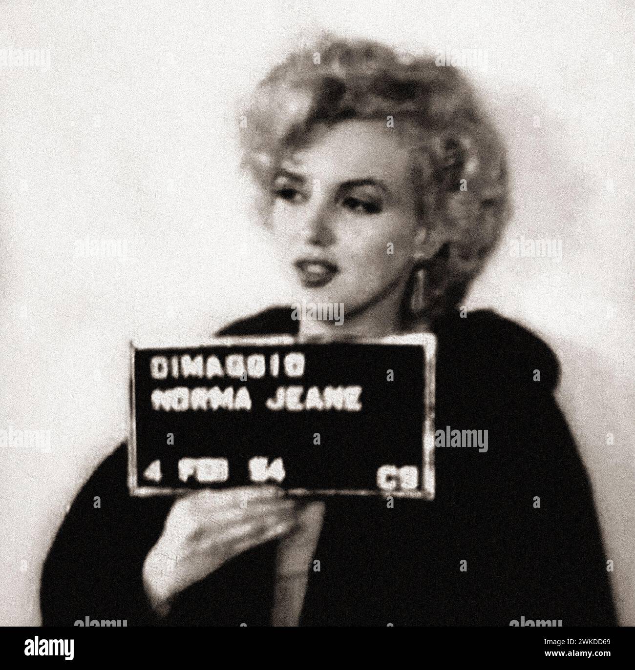 Marilyn Monroe, Norma Jeane DiMaggio tasse shot, 1954 (conduire au ralenti et sans permis) Banque D'Images