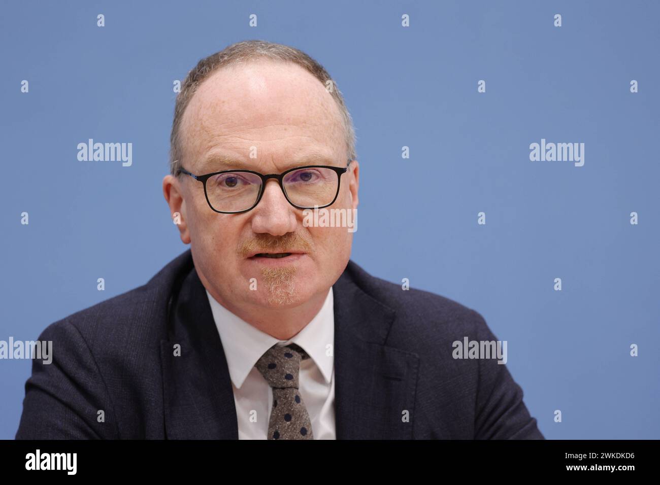 Lars P. Feld, Albert-Ludwigs-Universität Freiburg und Walter Eucken Institut, Vorsitzender des rates der Immobilienweisen, Deutschland, Berlin, Bundespressekonferenz, Thema : Frühjahrsgutachten vom rat der Immobilienweisen *** Prof Dr h c Lars P Feld, Albert Ludwigs University Freiburg et Walter Eucken Institute, Président du Conseil des experts immobiliers, Allemagne, Berlin, Conférence de presse fédérale, rapport de printemps du Conseil des experts immobiliers Banque D'Images