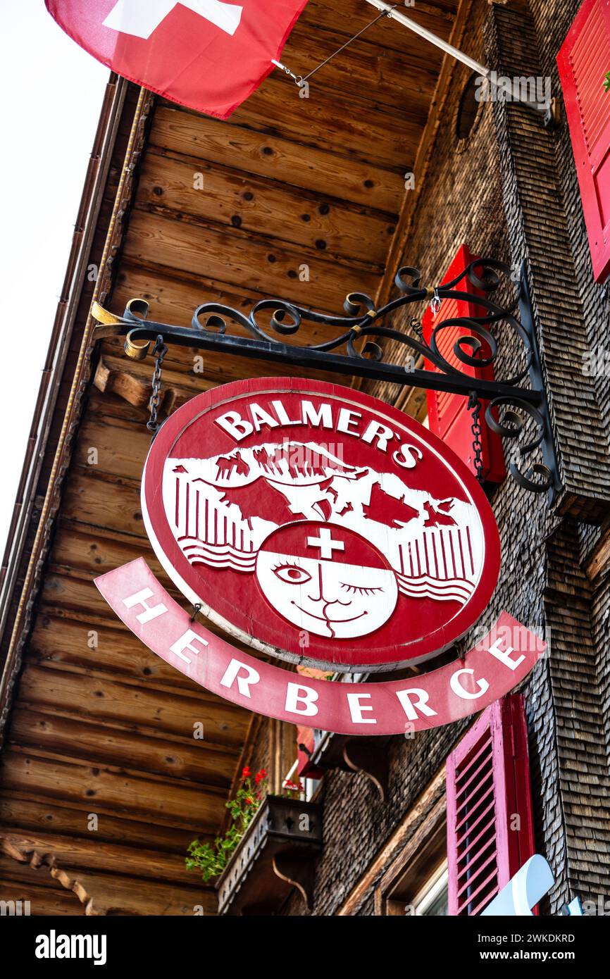 Signez pour Balmers Hostel sur la Hauptstrasse, Matten BEI Interlaken, Suisse Banque D'Images
