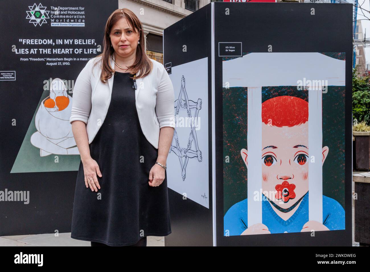 Oxford Circus, Londres, Royaume-Uni. 20 février 2024. Tzipi Hotovely, ambassadeur d’Israël au Royaume-Uni, visite une exposition d’art créée par des artistes basés en Israël à la suite des horribles événements du 7 octobre. Le Département israélien de l’Organisation sioniste mondiale (OZM) et la commémoration de l’Holocauste ont mis en place une exposition puissante décrivant la douleur collective du peuple israélien depuis les atrocités commises par l’organisation terroriste Hamas et illustrant les nombreuses facettes du chagrin et de l’inquiétude autour de ceux qui ont été enlevés et assassinés. Photo par Amanda Rose/Alamy Live News Banque D'Images