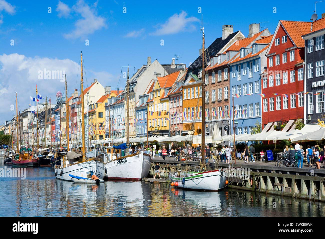 Nyhavn est un quartier de loisirs, de canaux et de front de mer datant du XVIIe siècle à Copenhague, au Danemark Banque D'Images