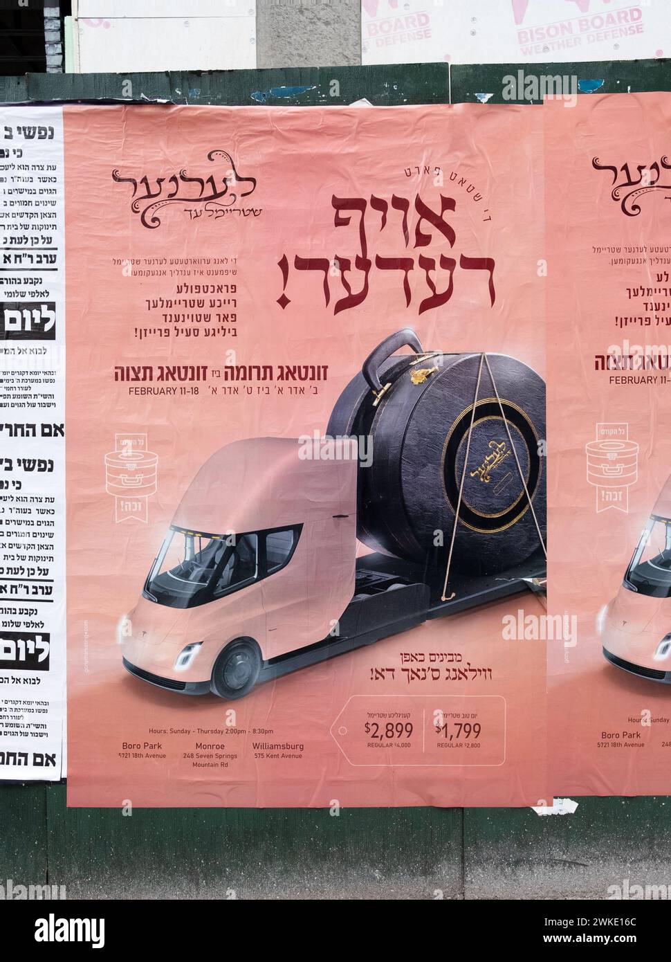 Un signe principalement en yiddish pour Lerner Shtrimel, le chapeau de fourrure porté principalement le Sabbat et les jours fériés. Sur Lee Avenue à Williamsburg, Brooklyn, New York. Banque D'Images