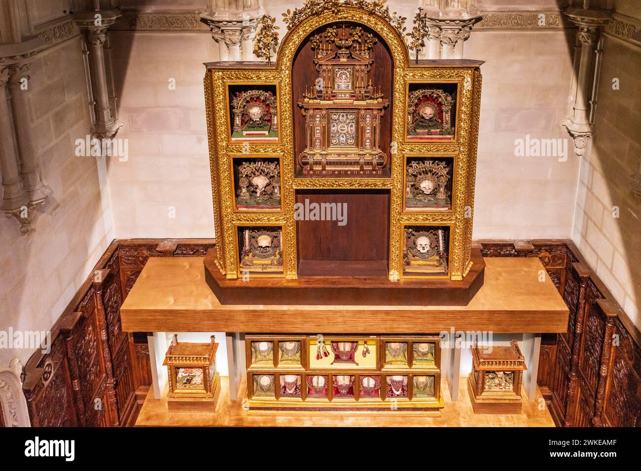 Retable reliquaire avec des soldats de la Légion thébaine et onze mille vierges de la suite de Saint Úrsula, reliques de Martioda, chapelle du palais Augustin Zulueta, Musée des Beaux-Arts d'Alava, Vitoria, Espagne. Banque D'Images