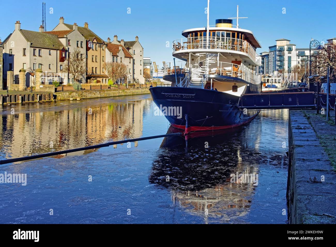 Royaume-Uni, Écosse, Édimbourg, Leith, la rive et l'eau de Leith. Banque D'Images