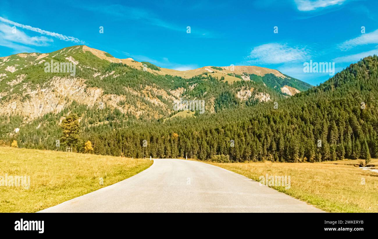 Paysage d'automne alpin ou d'été indien tourné à Grosser Ahornboden, grande érable, Hinterriss, Schwaz, Tyrol, Autriche Ahornboden, Ax 111 Banque D'Images