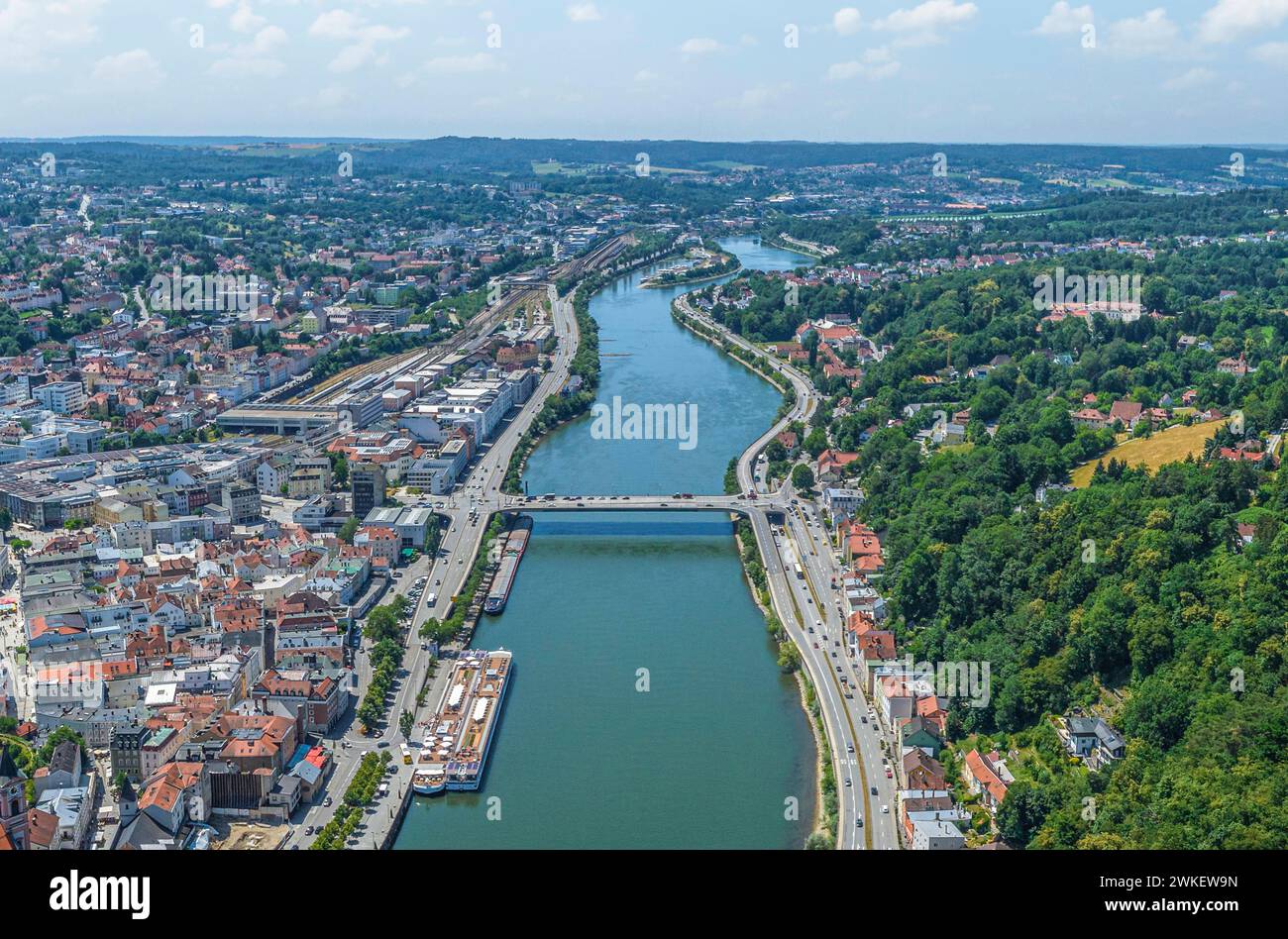 Die Dreiflüssestadt Passau am Zusammenfluß von Donau, Inn und Ilz im Luftbild Ausblick auf die Universitätsstadt Passau in Niederbayern Passau Georgsb Banque D'Images