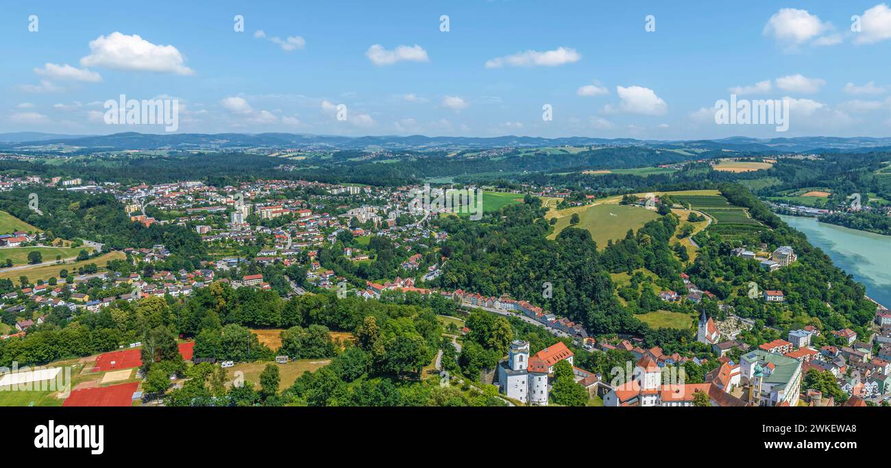 Die Dreiflüssestadt Passau am Zusammenfluß von Donau, Inn und Ilz im Luftbild Ausblick auf die Universitätsstadt Passau in Niederbayern Passau Georgsb Banque D'Images