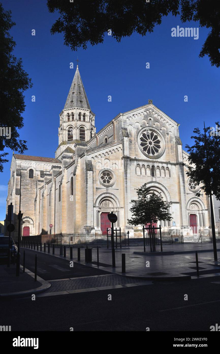 église saint paul;néo-romane;nîmes;département du gard;occitanie;france; Banque D'Images