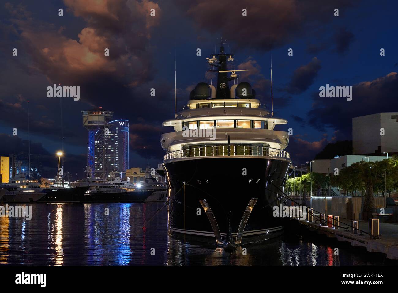 Yate, Port Vell, Puerto de Barcelona, Catalogne, Espagne. Banque D'Images