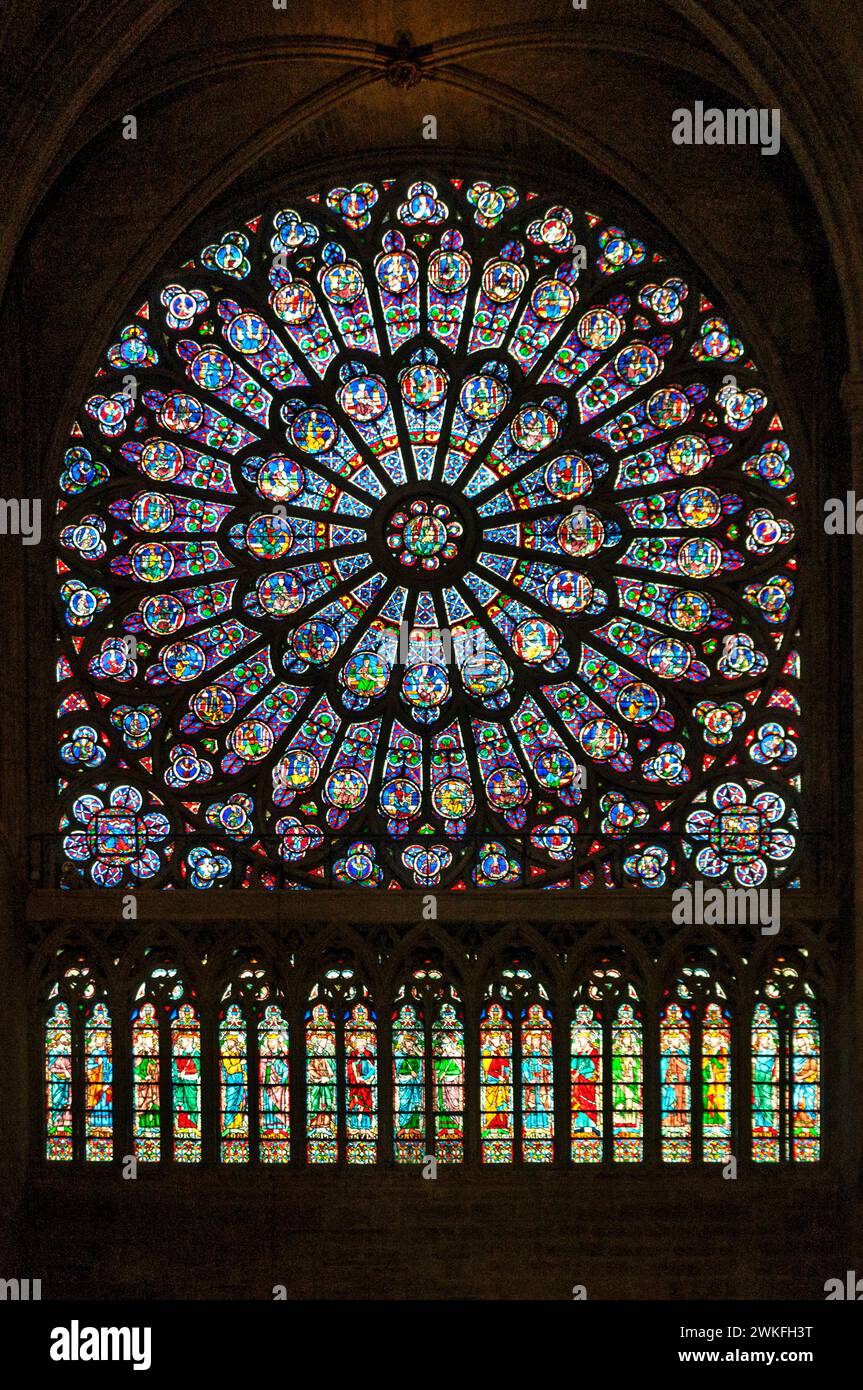Les vitraux de la cathédrale notre-Dame, Paris, France Banque D'Images
