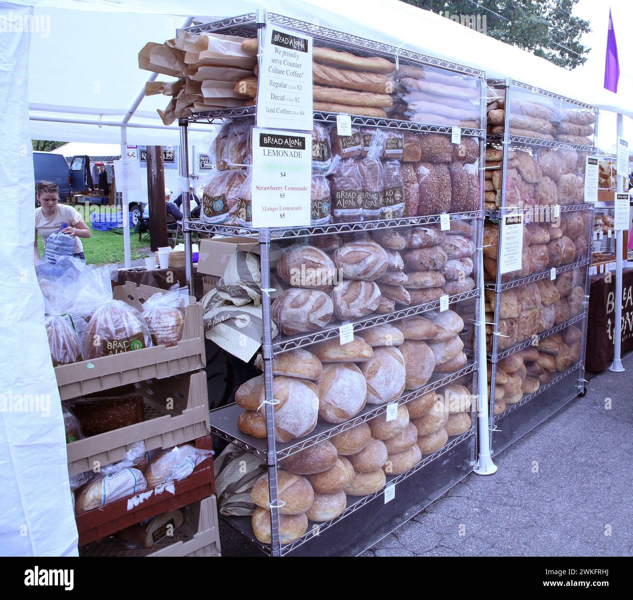 Artisan vendeur de pain. Hudson Valley Garlic Festival, Saugerties, New York Banque D'Images