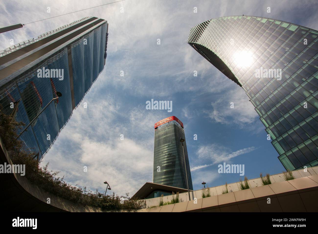 Trois tours émergent dans le quartier de Milan CityLife, également connu sous le nom de Tre Torri. Les gratte-ciel sont occupés par les bureaux de Generali, Allianz et PWC. Italie. Banque D'Images