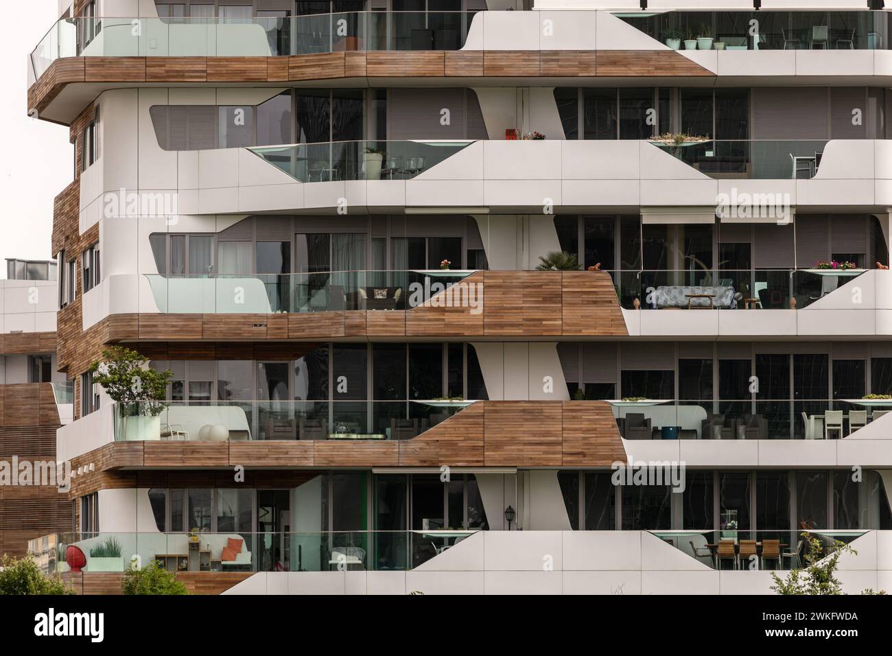 Immeubles résidentiels dans le quartier Milan CityLife, également connu sous le nom de Tre Torri. Trois gratte-ciel et un centre commercial façonnent le quartier. Banque D'Images