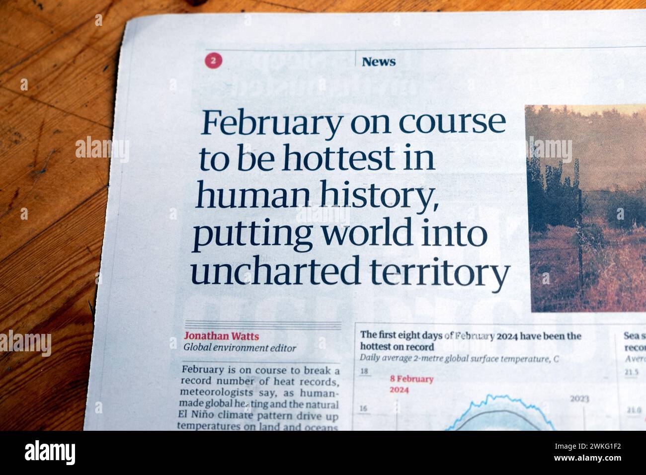 « Février en bonne voie pour être le plus chaud de l'histoire de l'humanité, mettre le monde en territoire inconnu », le journal Guardian, titre de l'article 2024 sur la crise climatique au Royaume-Uni Banque D'Images