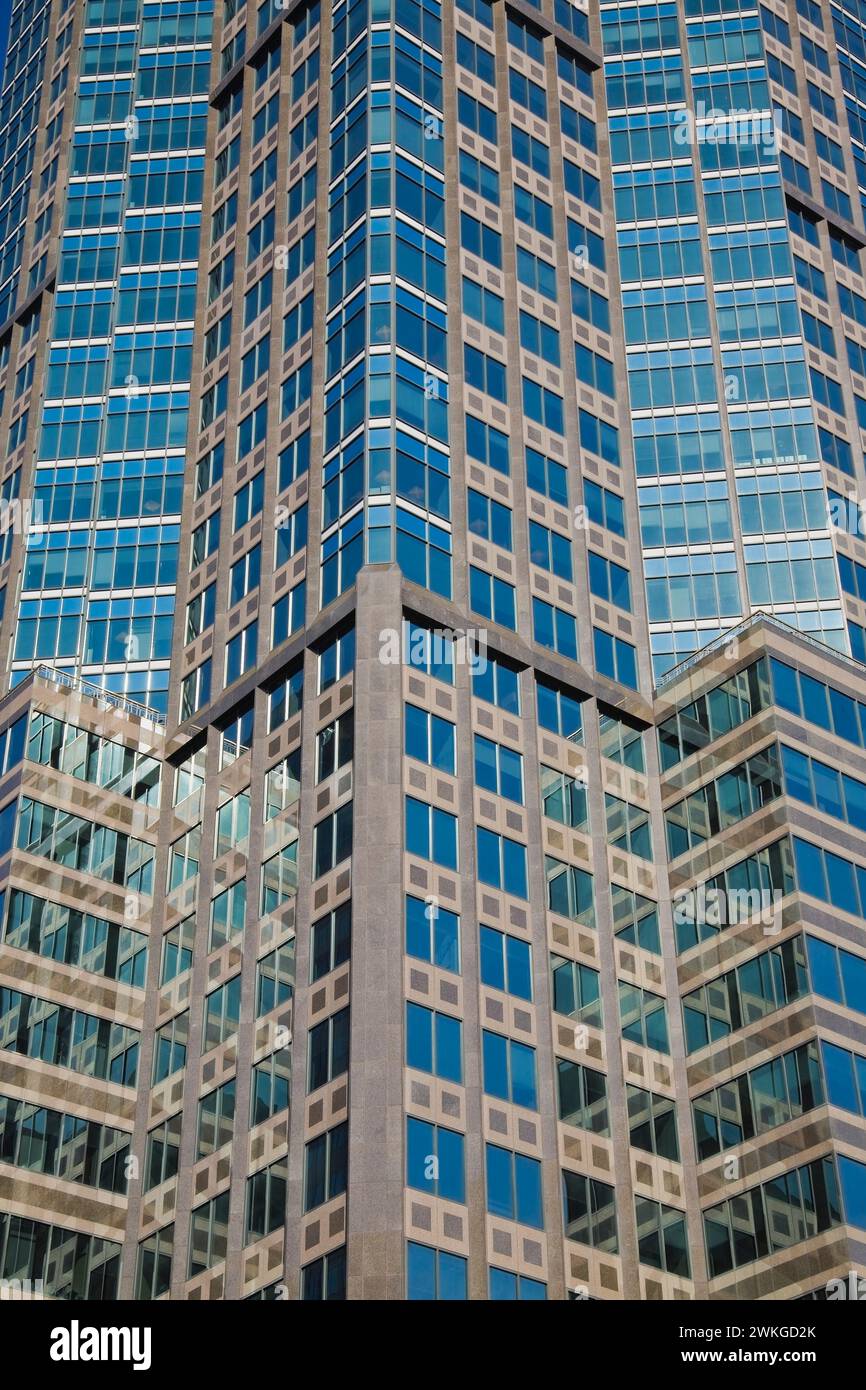 La Tour McGill édifice moderne de la tour de bureaux en verre et acier, Montréal, Québec, Canada. Banque D'Images