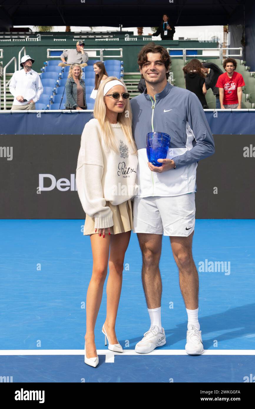 Delray Beach, Floride, États-Unis. 19 février 2024. Morgan Riddle pose avec Taylor Fritz (États-Unis) après avoir remporté l'Open de Delray Beach 2024 le 19 février 2024, au Delray Beach Tennis Center de Delray Beach, en Floride. Crédit : Andrew patron/Media Punch/Alamy Live News Banque D'Images