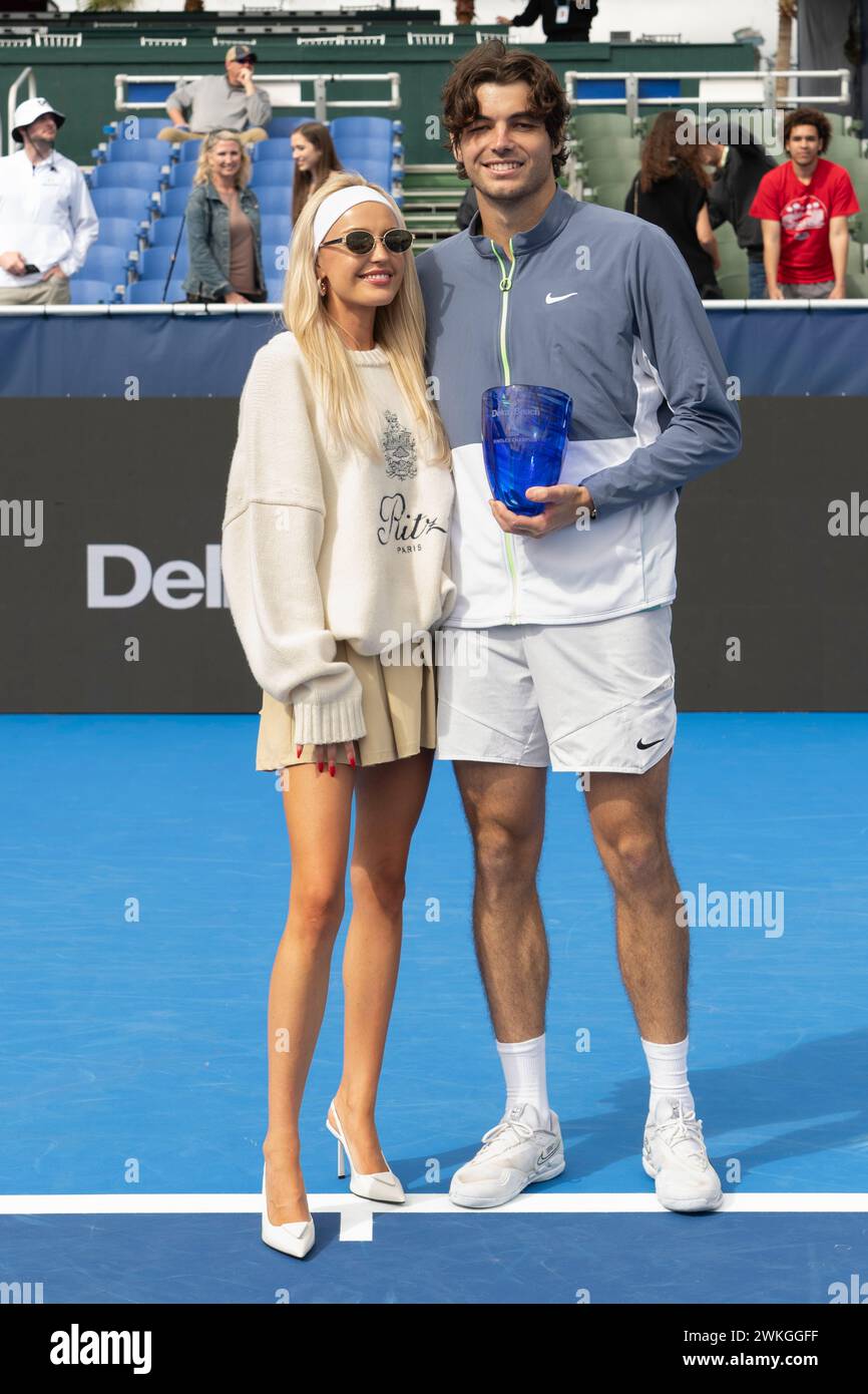 Delray Beach, Floride, États-Unis. 19 février 2024. Morgan Riddle pose avec Taylor Fritz (États-Unis) après avoir remporté l'Open de Delray Beach 2024 le 19 février 2024, au Delray Beach Tennis Center de Delray Beach, en Floride. Crédit : Andrew patron/Media Punch/Alamy Live News Banque D'Images