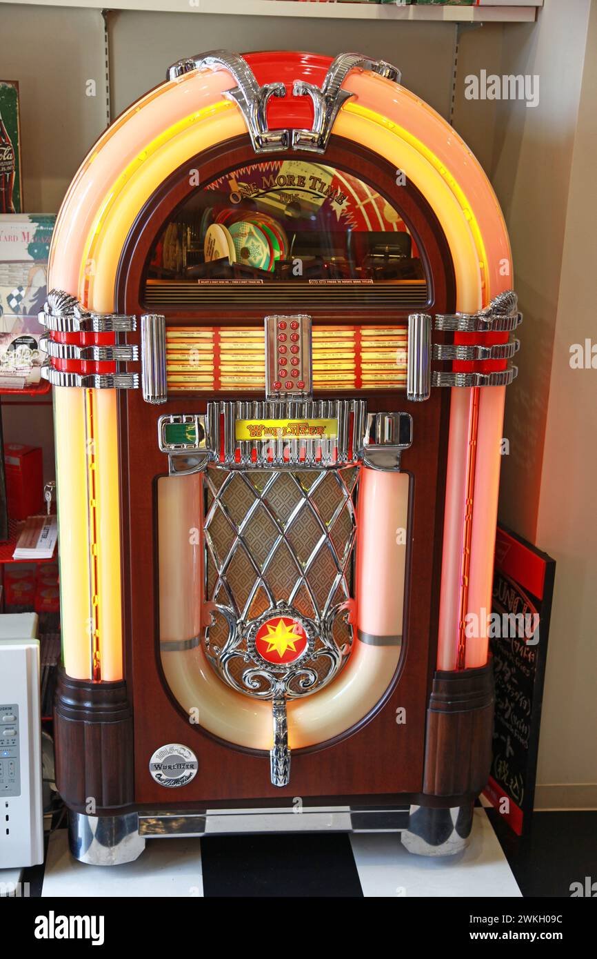 Un Jukebox Wurlizter des années 1950 dans un restaurant américain à Yokohama, Kanagawa, Japon. Banque D'Images