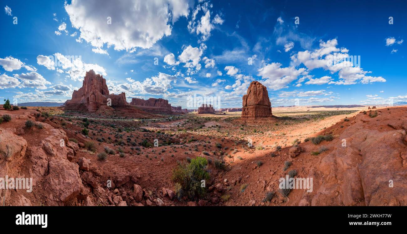 Point de vue des montagnes de la Sal dans le parc national d'Aches, Moab, Utah, États-Unis Banque D'Images