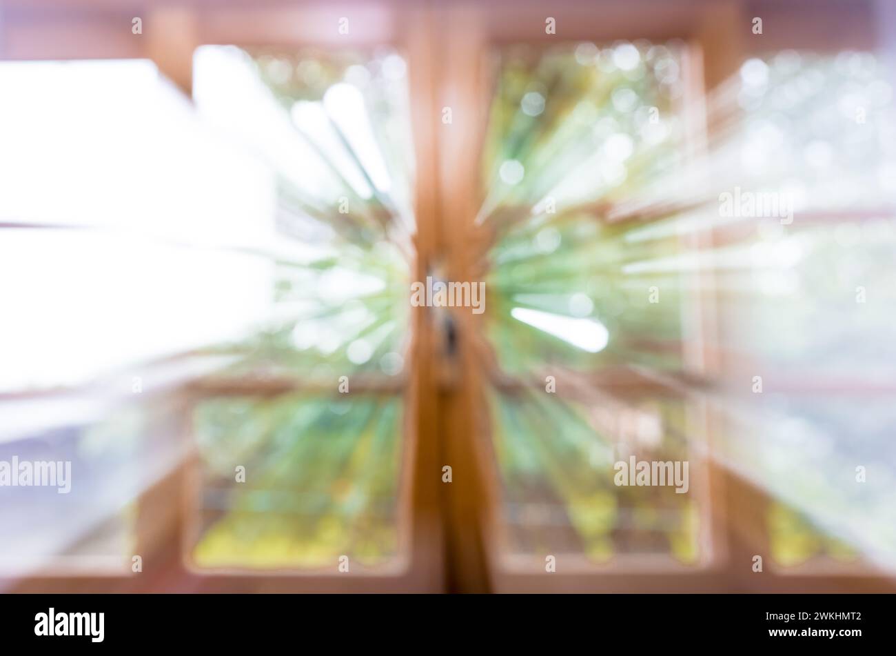Un fond flou de fenêtre avec la lumière du soleil Banque D'Images