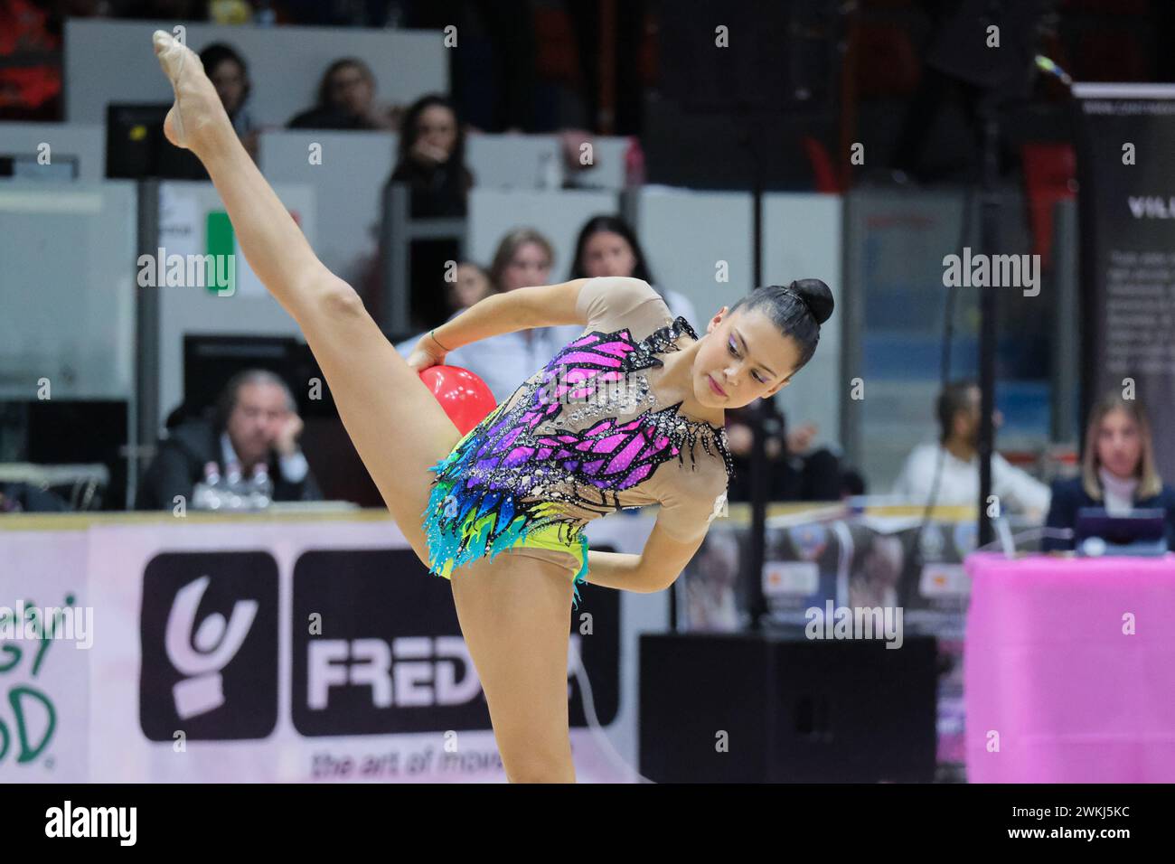 Chieti, Italie. 17 février 2024. Silvia Pecchenini de l'équipe E. Putinati Ferrara concourt avec le ballon au premier tour de la saison régulière Banque D'Images