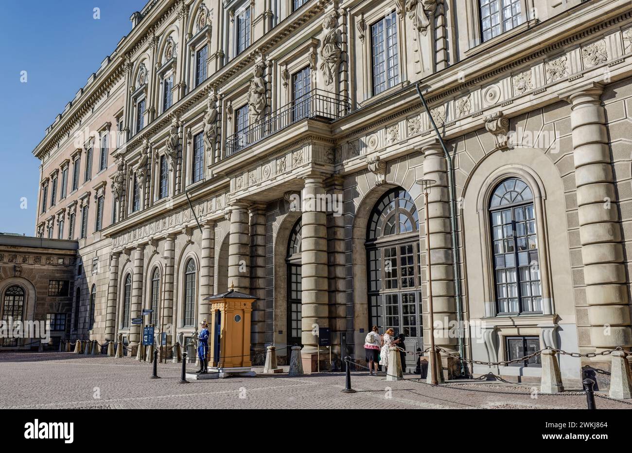 Palais royal, ou Kungliga slottet vu de la cour extérieure ou Yttre borggarden, place de la parade à Stadsholmen, Gamla Stan, vieille ville, Stockholm Banque D'Images