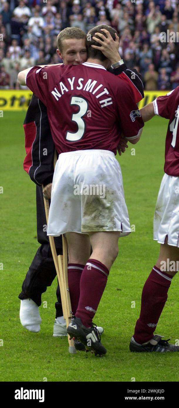 COEURS V HIBS, TYNECASTLE, 21/5/00. Les cœurs célèbrent. Banque D'Images